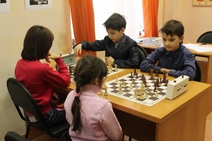 Саша и Ваня выигрывают турнир по шведским шахматам.jpg